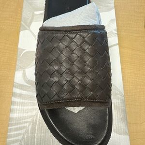 Tommy Bahama sandals used like new